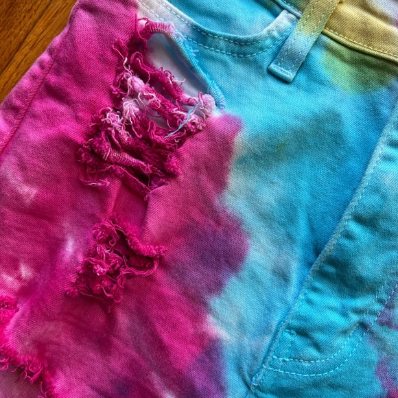 Vibrant MIU Size Medium Tie Dye Distressed Shorts - Picture 4 of 5